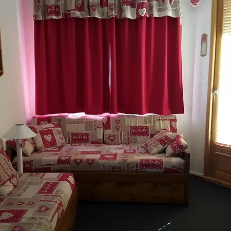 Median 204 Apartment *